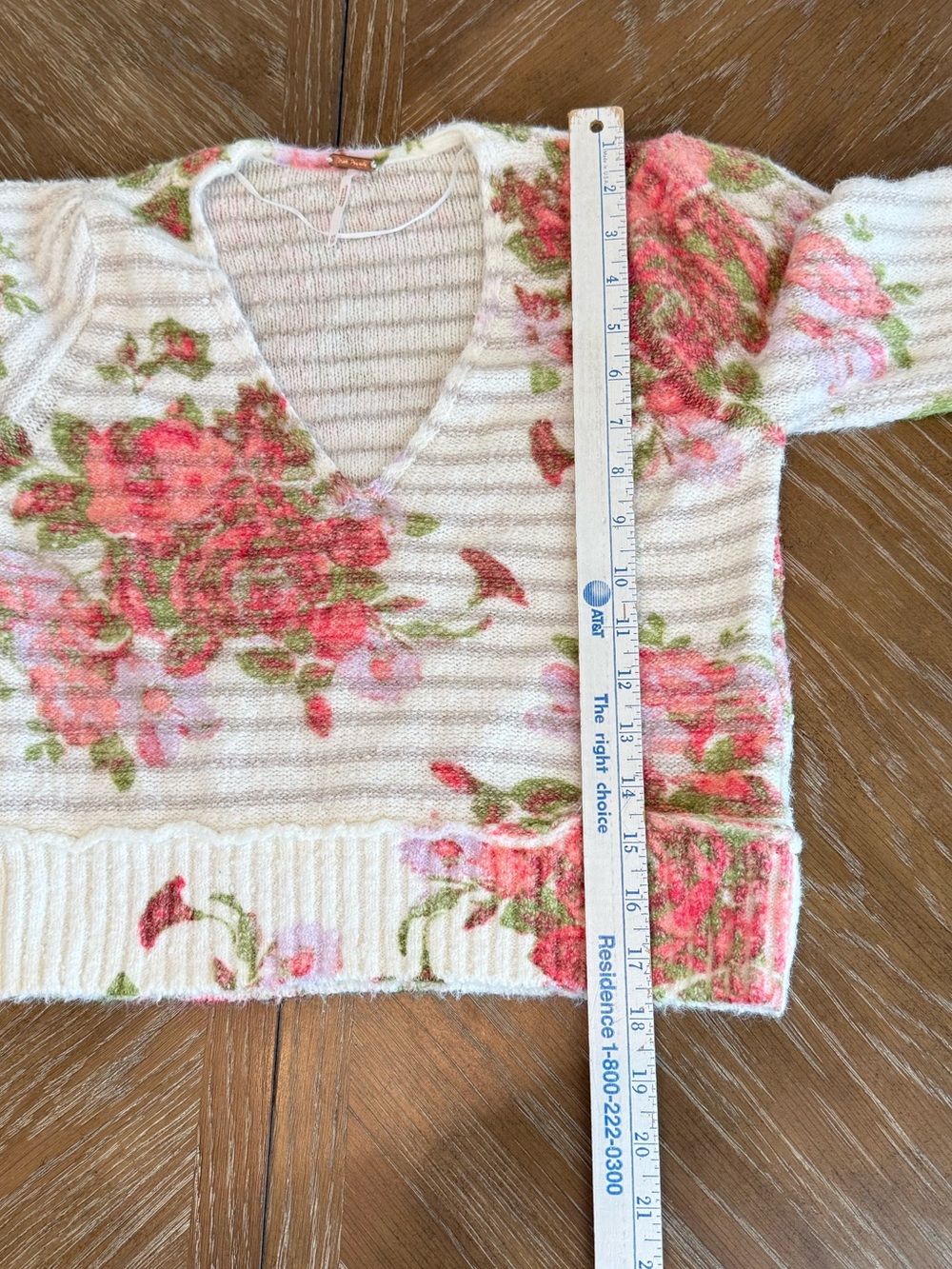 Free People Bed of Roses V-Neck Women’s Sweater - Picture 8 of 8